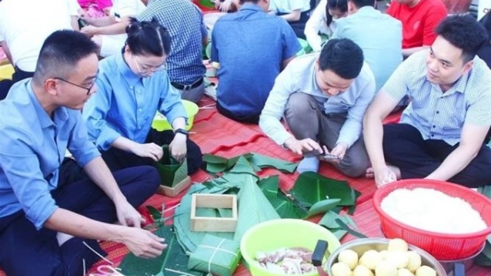 Vibrant activities to celebrate Tet by OV communities